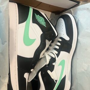 Never Worn Jordan Men's Black and Mint Sneakers